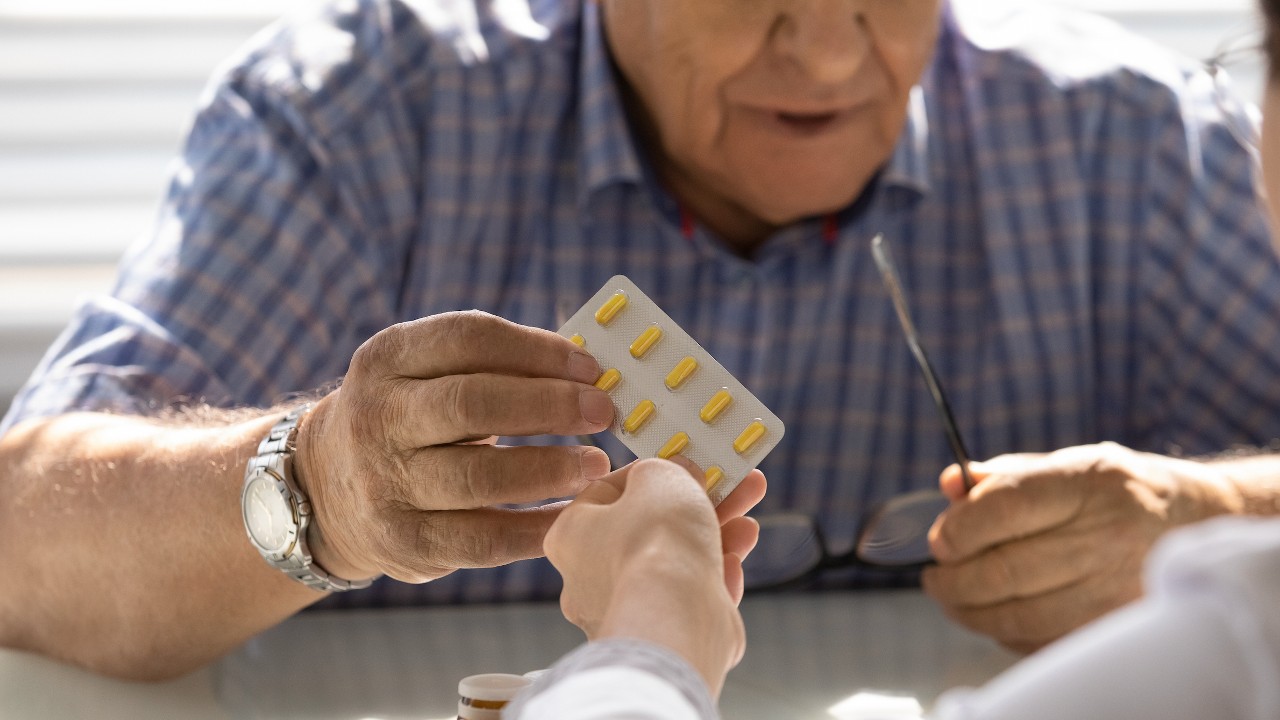 pharmacist-patient-contact-1280